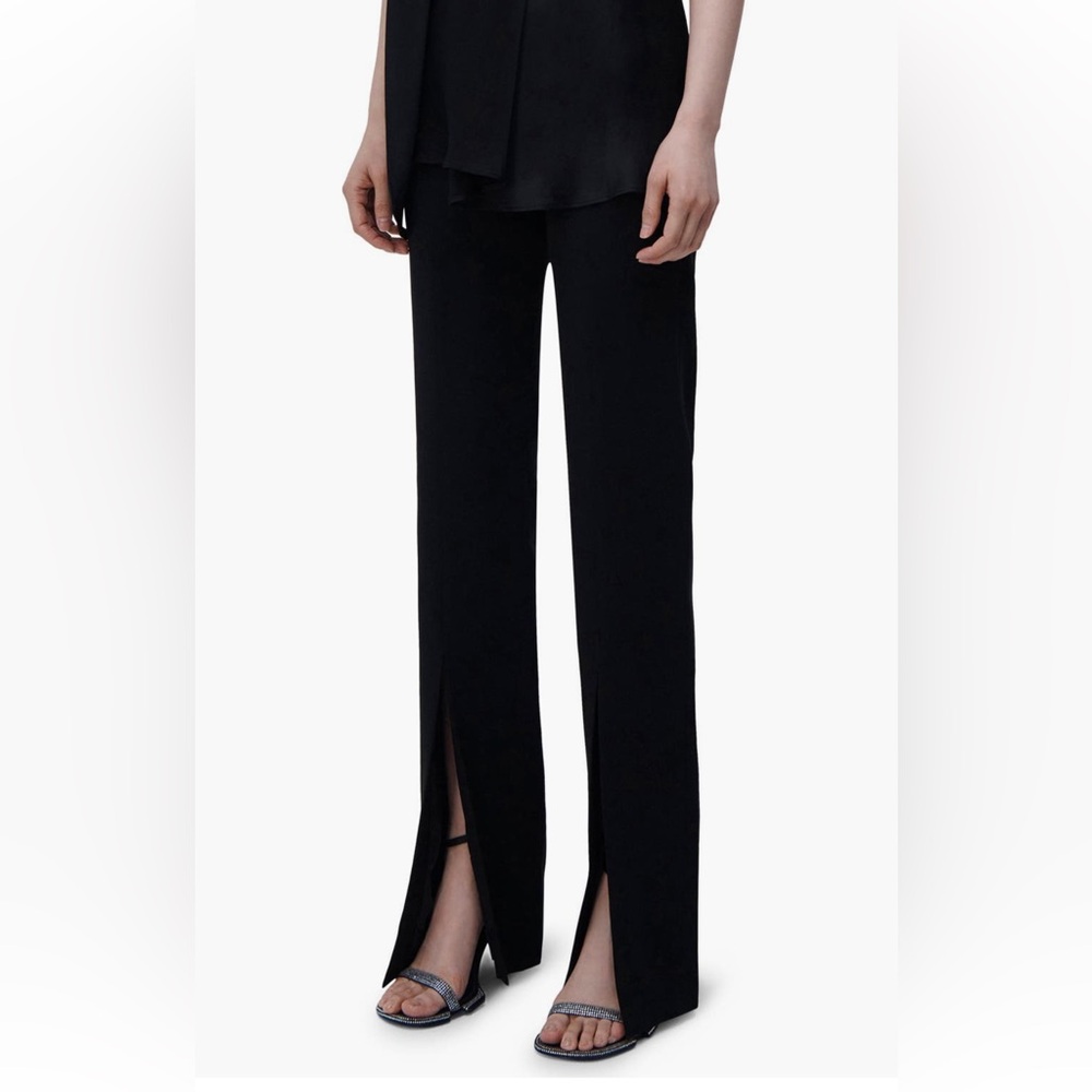 Simkhai
Crepe straight-leg trousers
Size 4
Excellent condition worn once - Picture 3 of 7